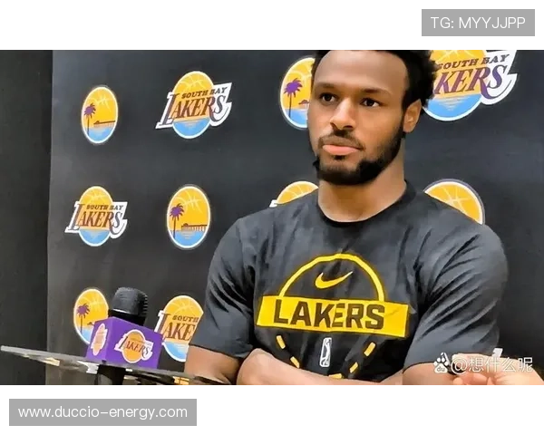 朗多无球跑位提升湖人进攻多样性明显优于首发后卫爵士细节